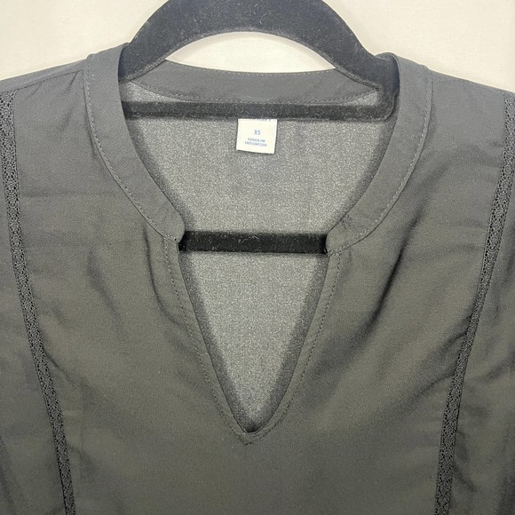 Women's Old Navy Black Floral V-Neck Long Sleeve Blouse, Size XS, EUC - Picture 3 of 5